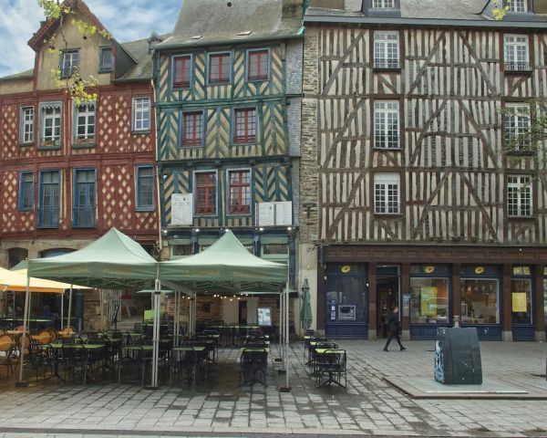 Place Saint Anne, lieu vivant de Rennes pour collaborateurs en afterwork lors de séminaire.
