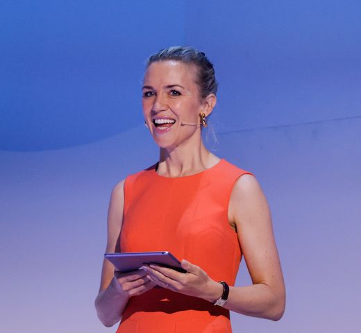 Maîtresse de cérémonie lors d’une remise de prix