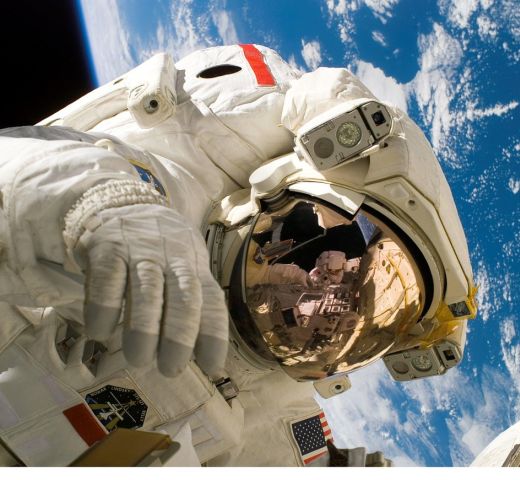 Conférencier cosmonaute dans l'espace